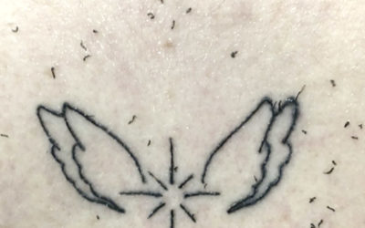 Caída de la piel durante la curación de un tatuaje